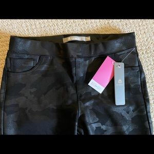 NWT Tractr camo pull-on jeggings, size 16